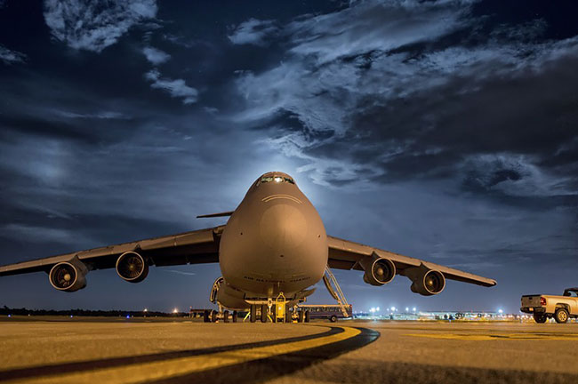 飛機燃油監(jiān)測傳感器原理和作用(油液監(jiān)測傳感器在航空領(lǐng)域的應(yīng)用案例)