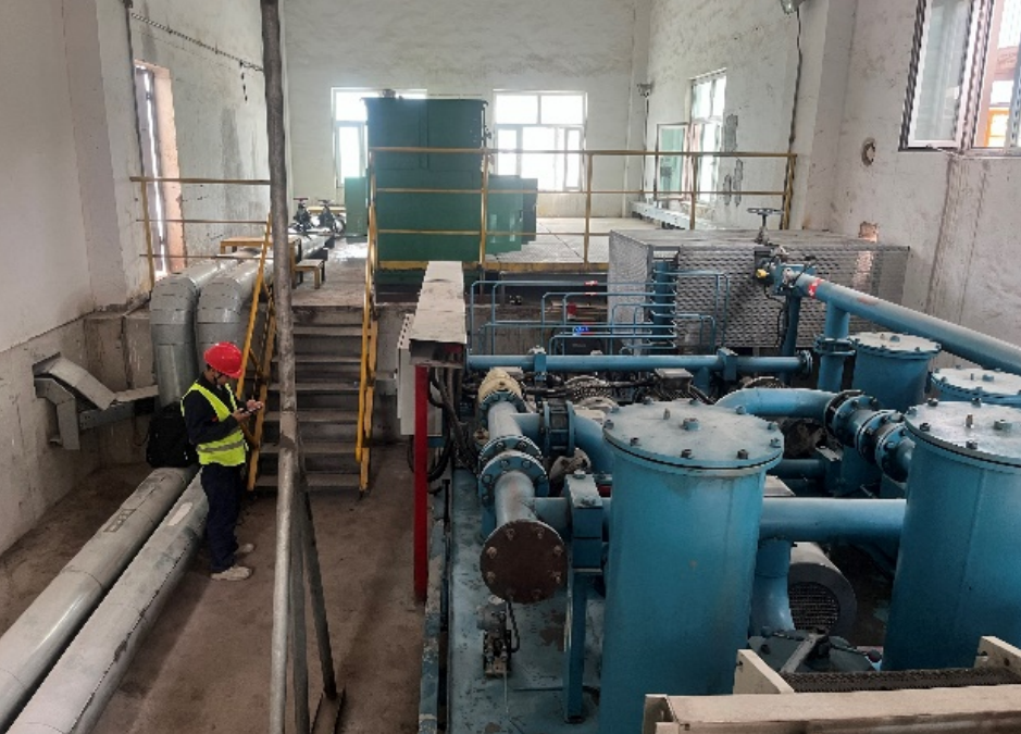 新疆中材生料立磨主減速機(jī)齒輪油在線(xiàn)監(jiān)測(cè)系統(tǒng)應(yīng)用案例